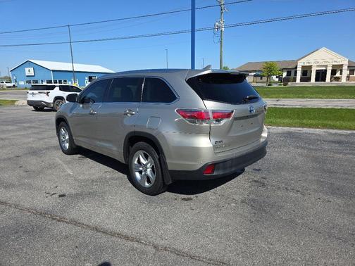 Creme Brulee 2014 Toyota Highlander Hybrid Platinum