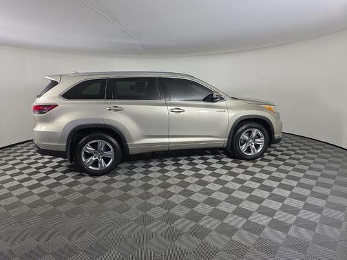 Creme Brulee 2014 Toyota Highlander Hybrid Platinum