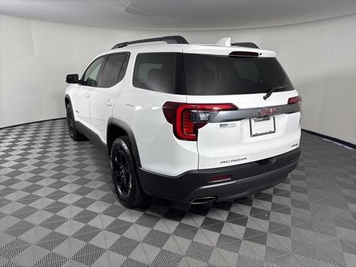 2022 GMC Acadia AWD AT4
