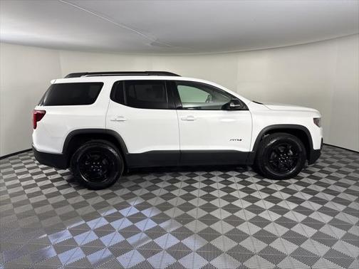 2022 GMC Acadia AWD AT4