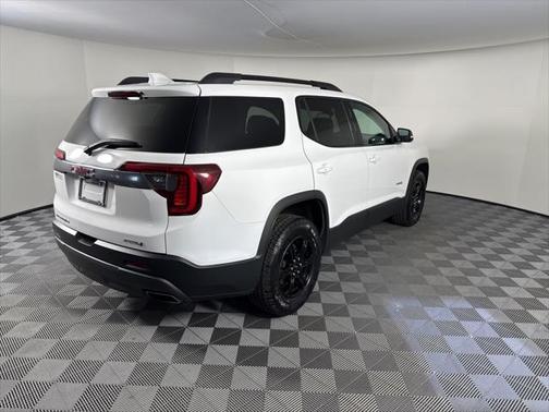 2022 GMC Acadia AWD AT4