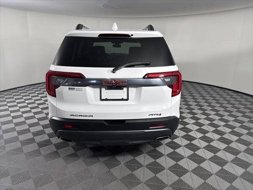 2022 GMC Acadia AWD AT4