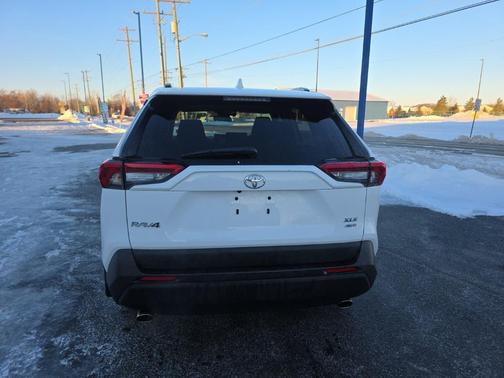 2022 Toyota RAV4 XLE