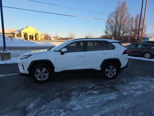2022 Toyota RAV4 XLE
