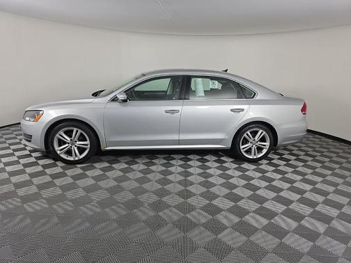 2014 Volkswagen Passat 1.8T Auto SE w/Sunroof & Nav