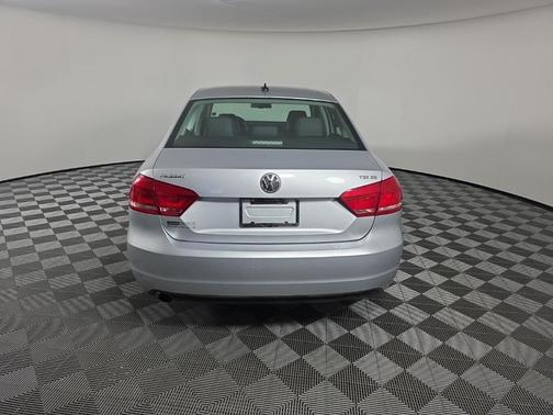 2014 Volkswagen Passat 1.8T Auto SE w/Sunroof & Nav