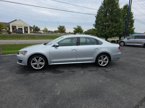 2014 Volkswagen Passat 1.8T Auto SE w/Sunroof & Nav