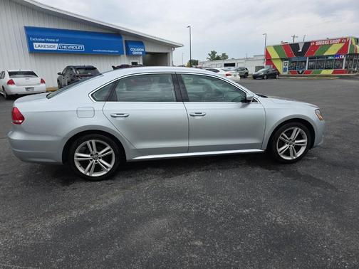 2014 Volkswagen Passat 1.8T Auto SE w/Sunroof & Nav
