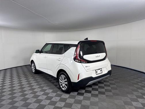 Snow White Pearl 2025 Kia Soul LX