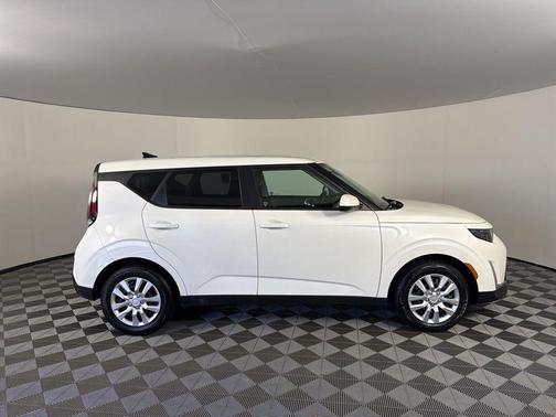 Snow White Pearl 2025 Kia Soul LX