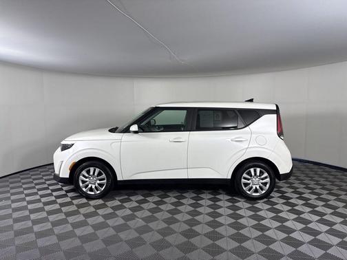 Snow White Pearl 2025 Kia Soul LX