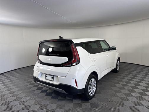 Snow White Pearl 2025 Kia Soul LX