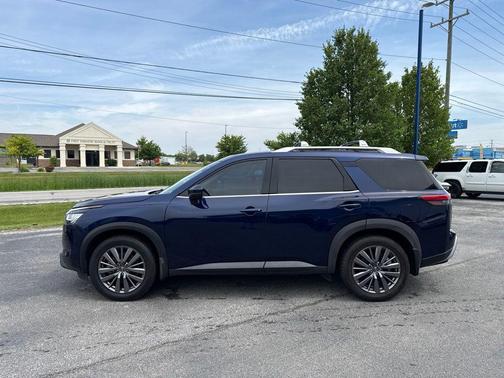 Deep Ocean Blue Pearl 2023 Nissan Pathfinder SL 4WD