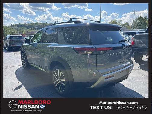 2025 Nissan Pathfinder Platinum