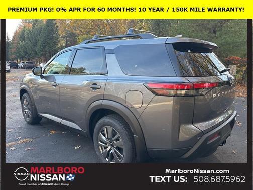 2025 Nissan Pathfinder SV