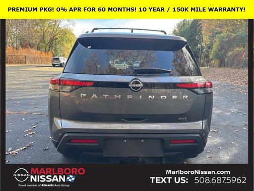 2025 Nissan Pathfinder SV