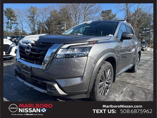 2023 Nissan Pathfinder SL