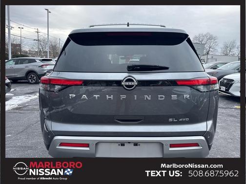 2023 Nissan Pathfinder SL