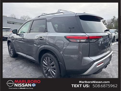 2023 Nissan Pathfinder SL