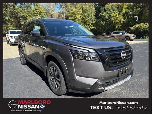 2025 Nissan Pathfinder SL