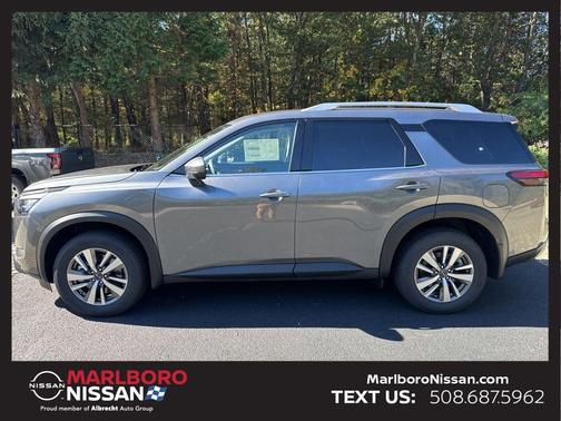 2025 Nissan Pathfinder SL