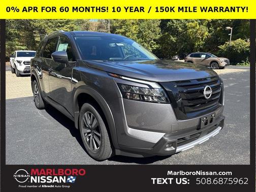 2025 Nissan Pathfinder SL