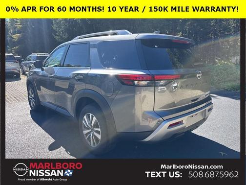 2025 Nissan Pathfinder SL