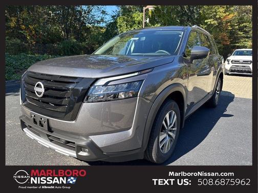 2025 Nissan Pathfinder SL