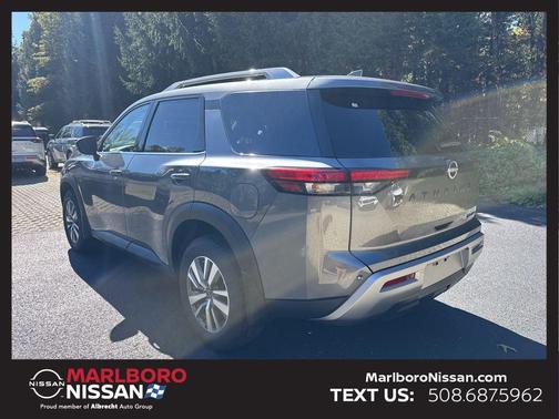 2025 Nissan Pathfinder SL