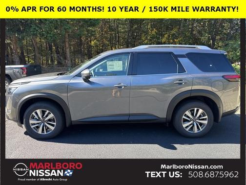 2025 Nissan Pathfinder SL