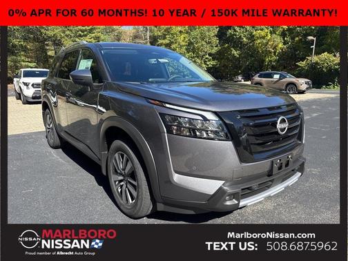 2025 Nissan Pathfinder SL