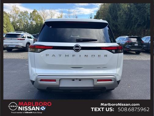 2025 Nissan Pathfinder SL