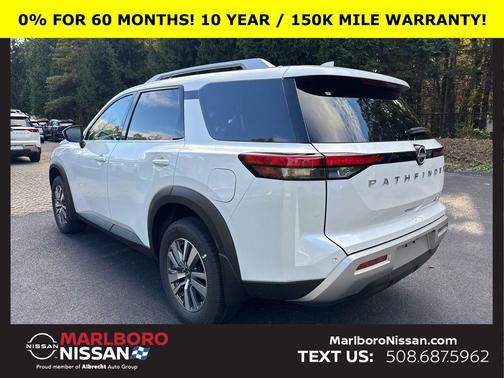 2025 Nissan Pathfinder SL