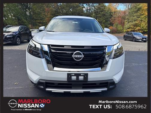 2025 Nissan Pathfinder SL