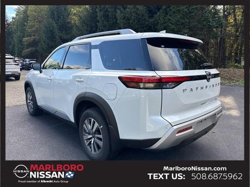 2025 Nissan Pathfinder SL