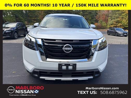 2025 Nissan Pathfinder SL