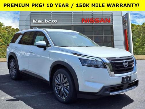 2025 Nissan Pathfinder SL