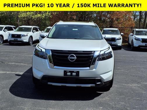 2025 Nissan Pathfinder SL