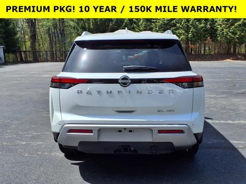 2025 Nissan Pathfinder SL