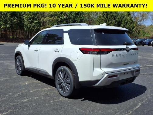 2025 Nissan Pathfinder SL