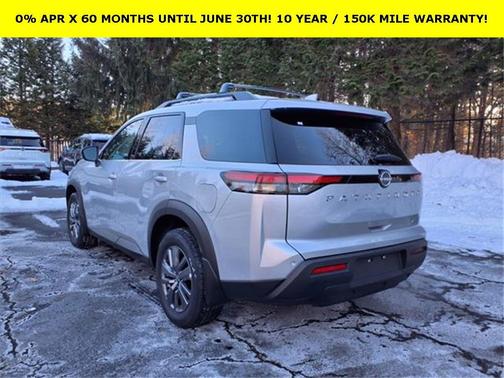 2025 Nissan Pathfinder SV