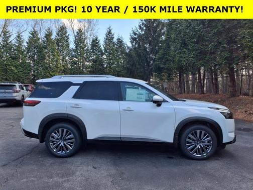 2025 Nissan Pathfinder SL