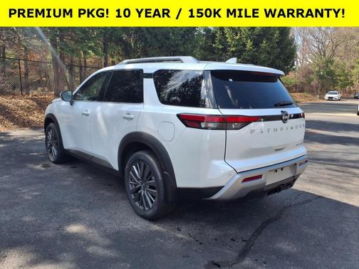 2025 Nissan Pathfinder SL
