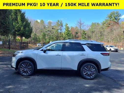 2025 Nissan Pathfinder SL