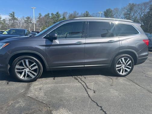 Gray 2017 Honda Pilot Touring