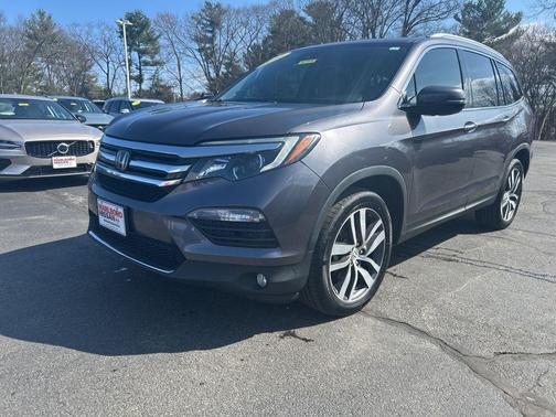 Gray 2017 Honda Pilot Touring