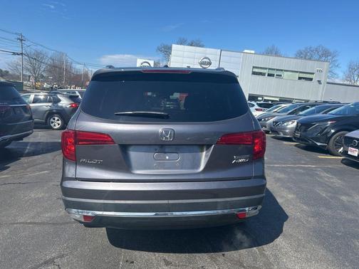 Gray 2017 Honda Pilot Touring