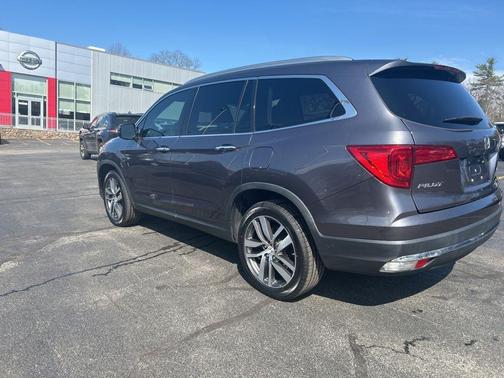 Gray 2017 Honda Pilot Touring