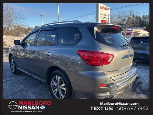 2017 Nissan Pathfinder SL