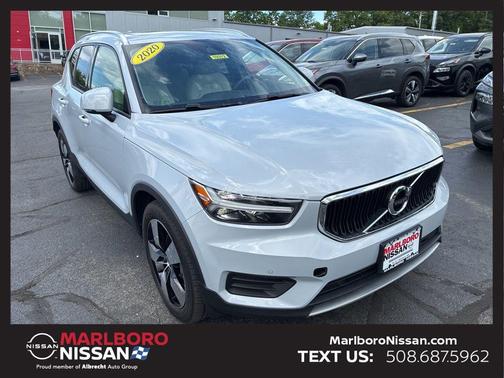 Glacier Silver Metallic 2020 Volvo XC40 T5 Momentum